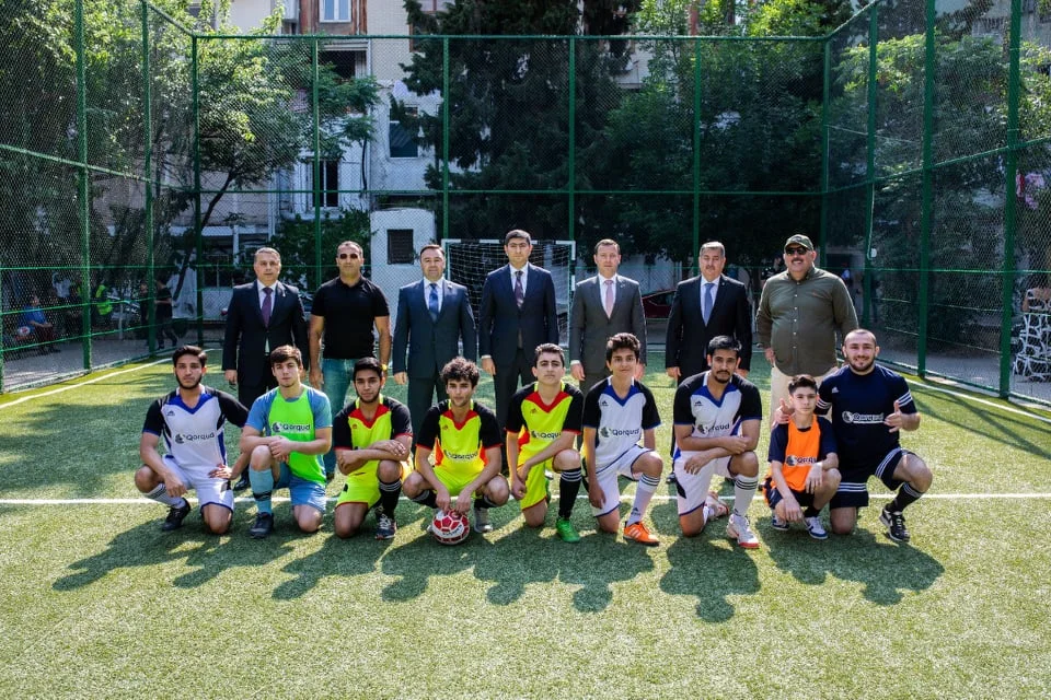 Bakıda yeni futbol meydançası istifadəyə verildi - FOTOLAR 
