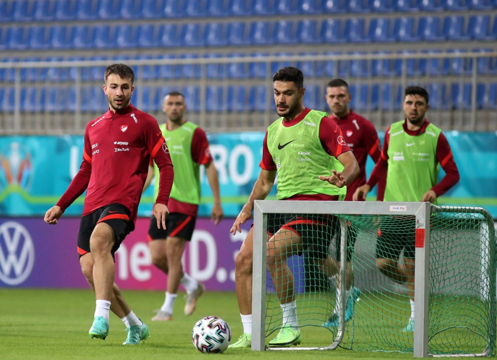 Şenol Güneş Qurban Qurbanova forma hədiyyə etdi - FOTOLAR 