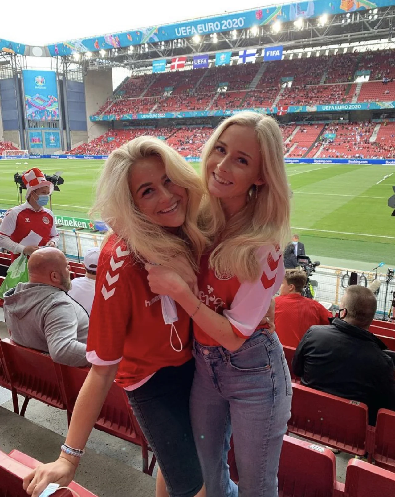 11 stadionun gözəlləri: Siyahıda “CBC Sport”un aparıcısı da var - FOTOLAR 