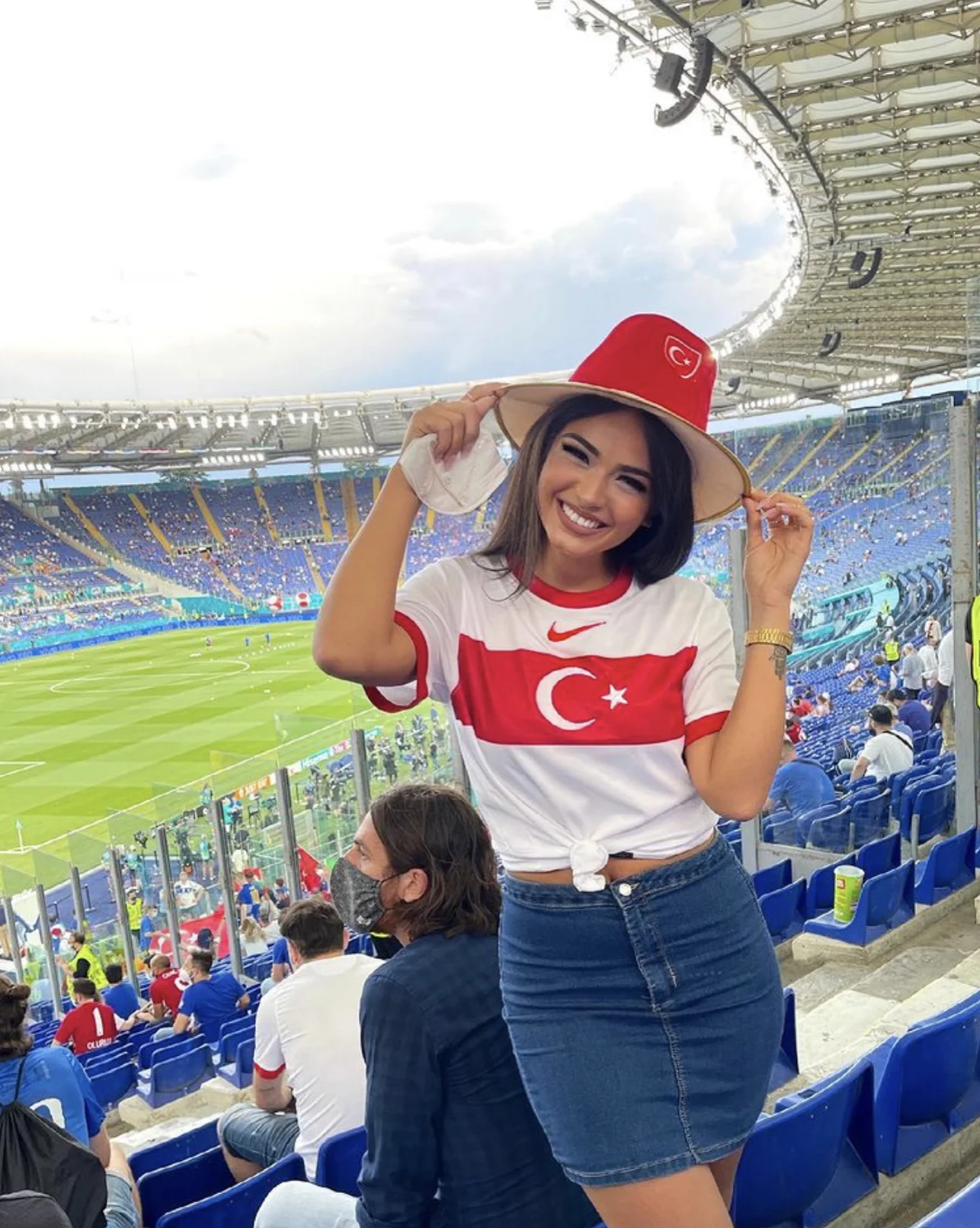 11 stadionun gözəlləri: Siyahıda “CBC Sport”un aparıcısı da var - FOTOLAR 