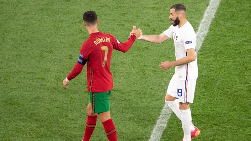 Görün fransalı kosmonavt Portuqaliya ilə matça harda baxıb - FOTO 