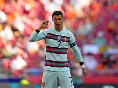 Ronaldu kapitan sarğısını yerə çırpdı - FOTO 