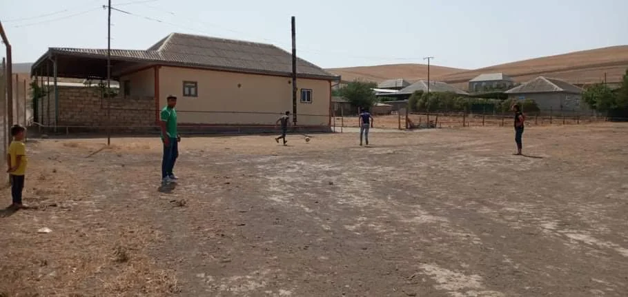 Cəlilabadda məktəbin stadionu satışa çıxarıldı -  FOTOLAR 