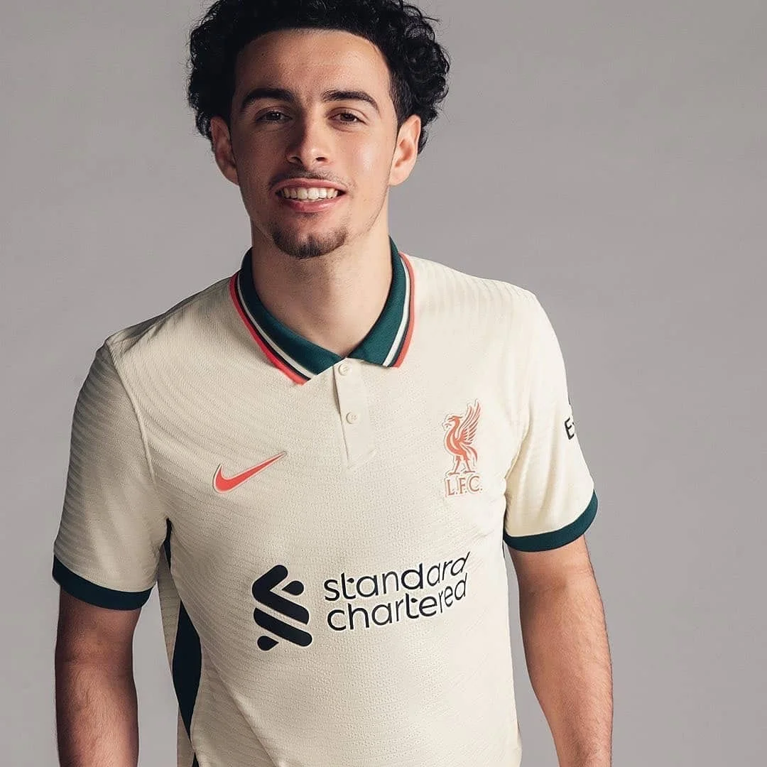 "Liverpul"dan vintaj üslubda səfər forması - FOTOLAR 