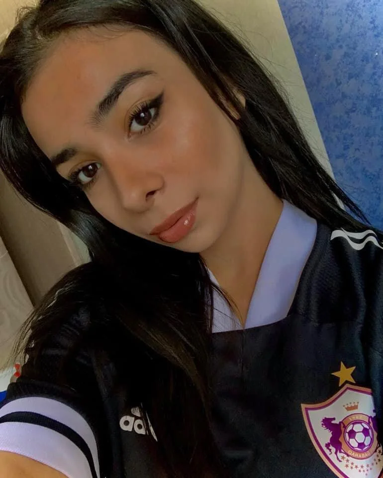 "Qarabağ"ın xanım azarkeşləri oyuna hazırdır - FOTOLAR 