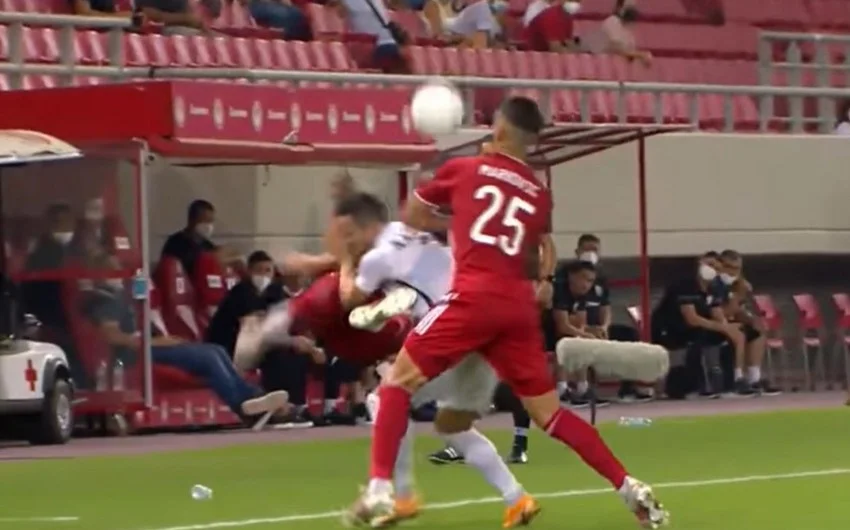 “Olimpiakos”un futbolçusu Namiqdən belə üzr istədi - FOTO 