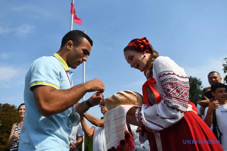 Pərviz Nəsibov Ukraynada izdihamla qarşılandı: ev hədiyyə olunacaq - FOTOLAR 