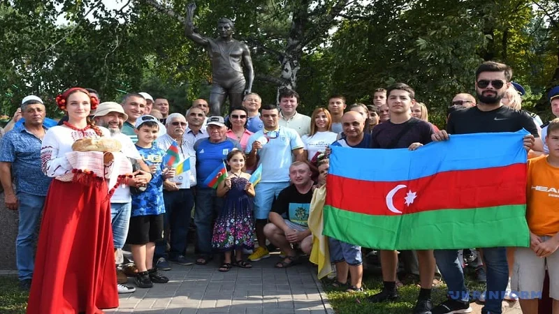 Pərviz Nəsibov Ukraynada izdihamla qarşılandı: ev hədiyyə olunacaq - FOTOLAR 