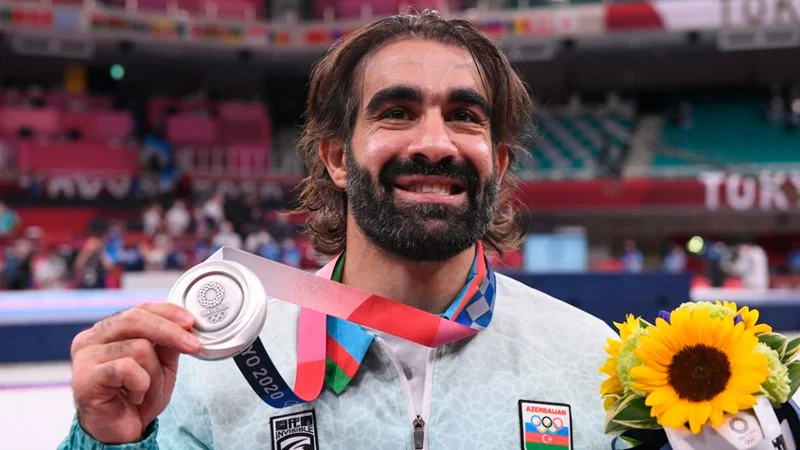 Zakir Fərəcov Rafael Ağayevə nə hədiyyə etdi? - FOTO 