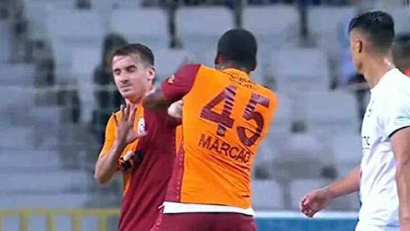 "Qalatasaray"da şok: İki futbolçu oyun zamanı əlbəyaxa oldu - FOTO/VİDEO 