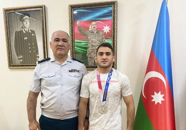 General Firdovsi Umudovu təltif etdi - Hərbi xidmətlərinə görə 