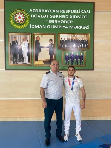 General Firdovsi Umudovu təltif etdi - Hərbi xidmətlərinə görə 