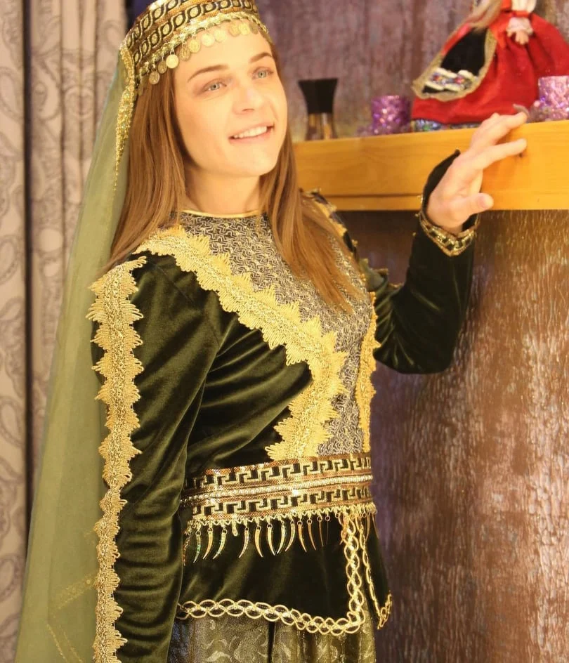 Mariya Stadnik milli geyimlərdə - FOTOLAR 