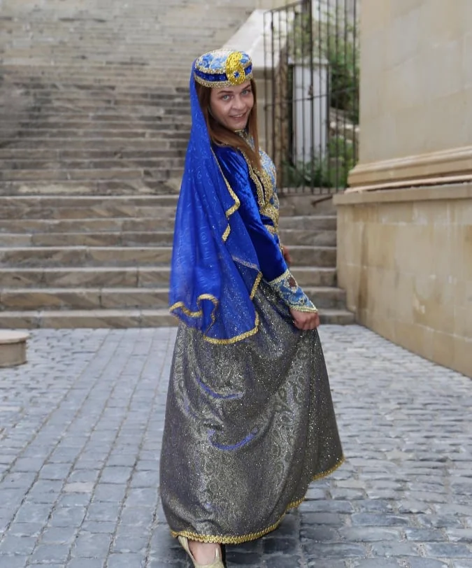 Mariya Stadnik milli geyimlərdə - FOTOLAR 