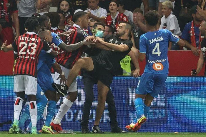 Fransa çempionatında kütləvi dava: Oyun yarımçıq dayandırıldı - SƏBƏB/FOTO 