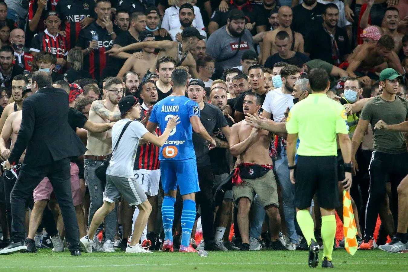 Fransa çempionatında kütləvi dava: Oyun yarımçıq dayandırıldı - SƏBƏB/FOTO 