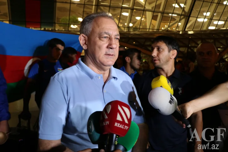 Dünya üçüncüsü olan milli Vətənə qayıdıb - FOTOLAR 