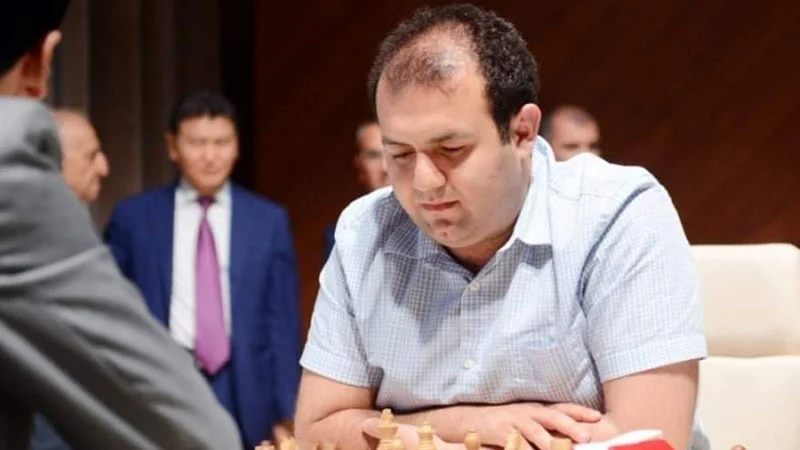 AÇ: Rauf Məmmədov büdrədi 