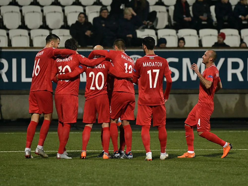 "Əlli-ayaqlı futbolçular nədənsə utanırlarmı?" - Sənan Abdullayev 