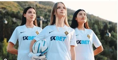 "Qarabağ"ın rəqibi yeni formasını model qızlarla təqdim etdi - FOTO 