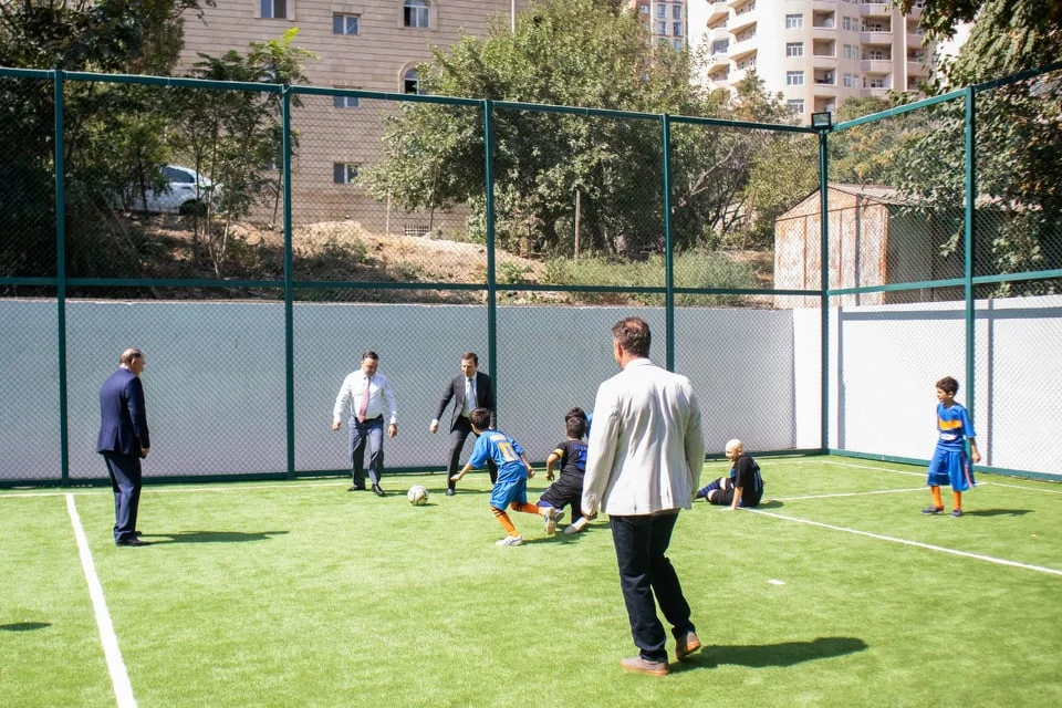 Daha bir futbol meydançası istifadəyə verildi 
