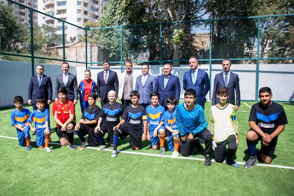 Daha bir futbol meydançası istifadəyə verildi 