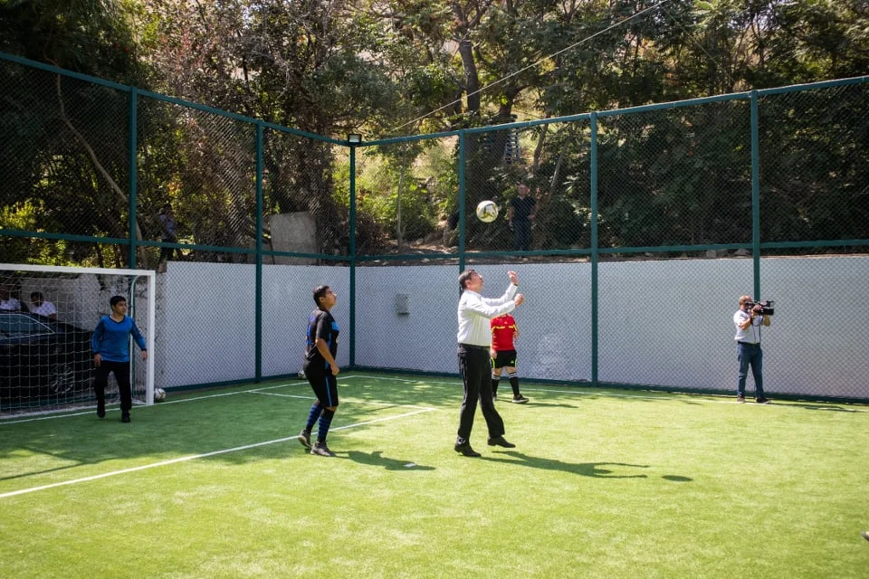Daha bir futbol meydançası istifadəyə verildi 