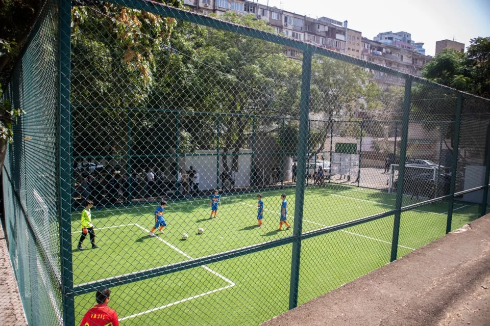 Daha bir futbol meydançası istifadəyə verildi 