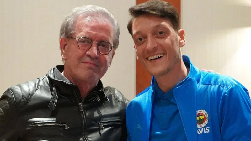 Mesut Özil səs verəcəyi partiyanı açıqladı - FOTO 
