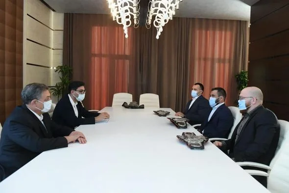 Nazir müavini sağaldı, işə qayıtdı - FOTO 