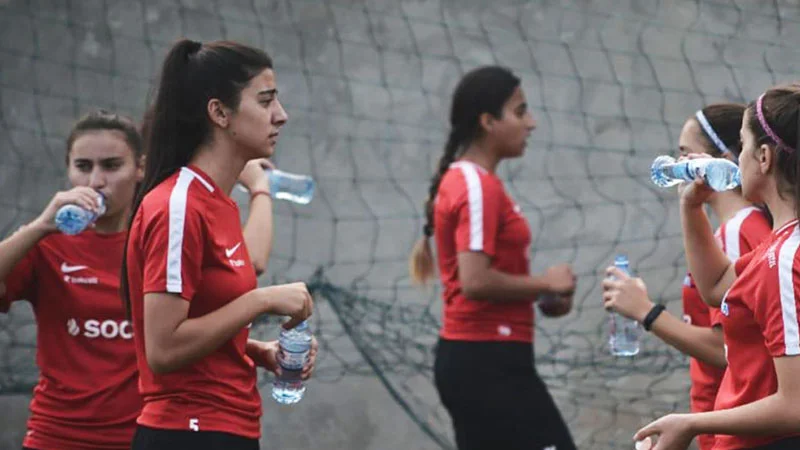 Süsən Mənsimzadə: "Əvvəllər futbol oynayan qızlara Aydan gəlmiş adam kimi baxırdılar" 
