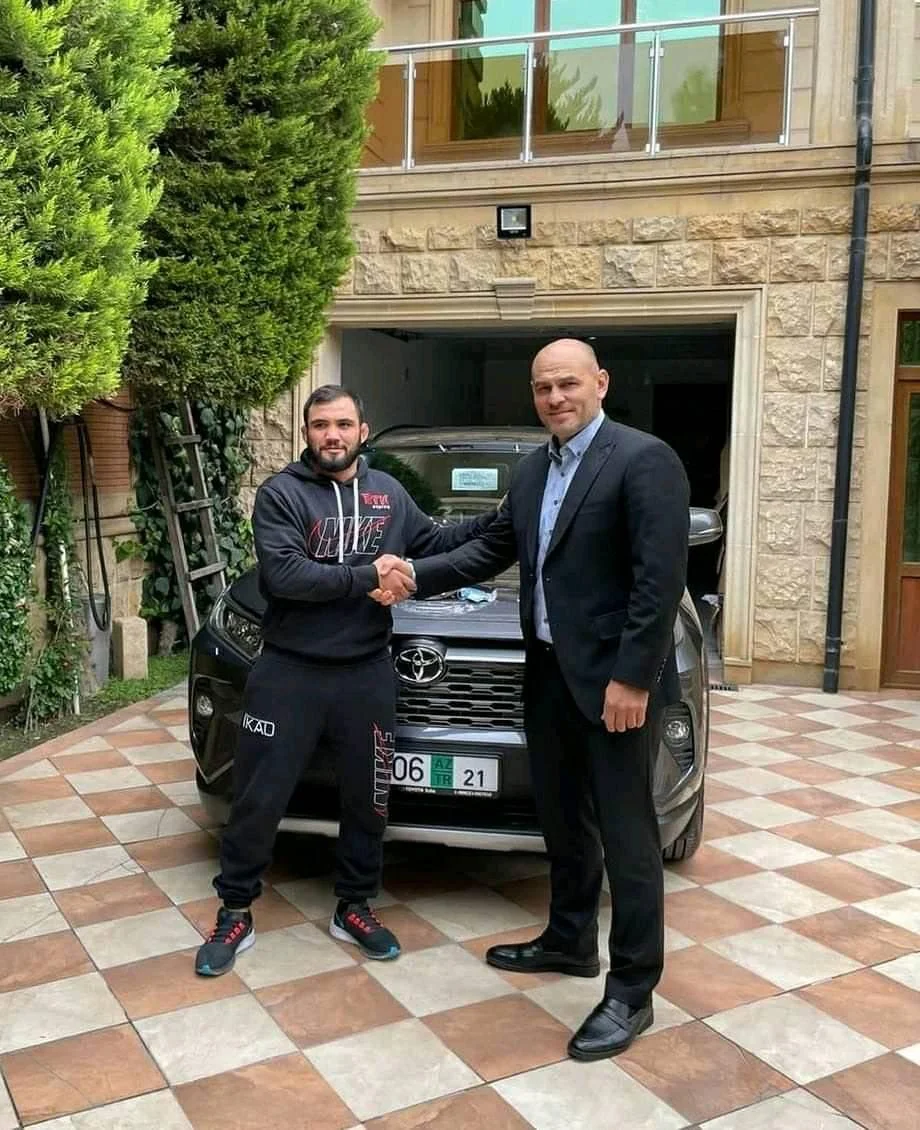 "Qəbələ" MMA döyüşçüsünə avtomobil hədiyyə etdi 