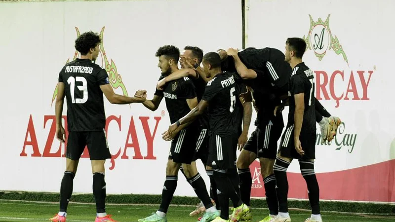 "Neftçi" büdrədi, "Qarabağ" liderliyini möhkəmlətdi 