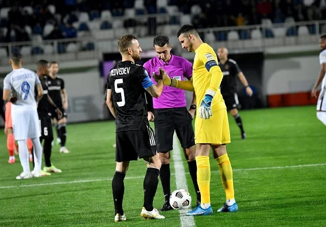 “Qarabağ” “Neftçi”dən uzaqlaşır... – Tura baxış 