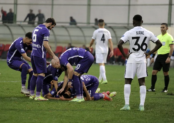 “Qarabağ” “Neftçi”dən uzaqlaşır... – Tura baxış 