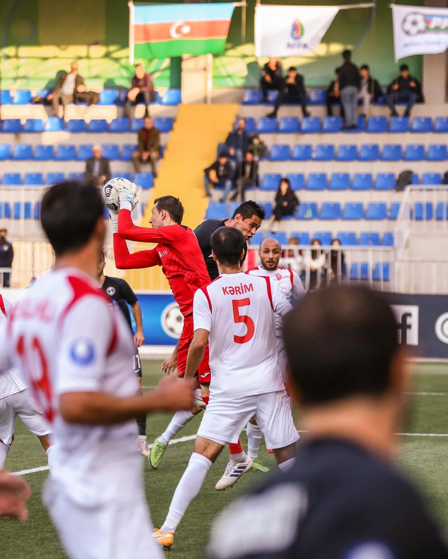“Qarabağ” “Neftçi”dən uzaqlaşır... – Tura baxış 