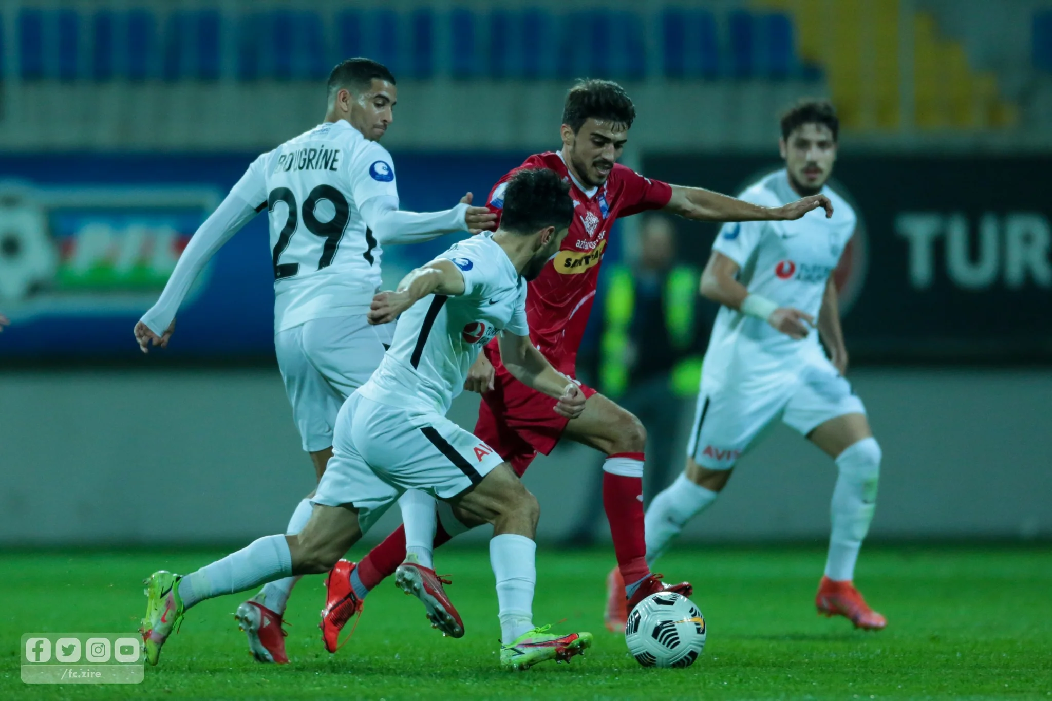 "Neftçi" "Qarabağ"a çatdı, "Sabah" ilk qələbəsini qazandı - Tura baxış 