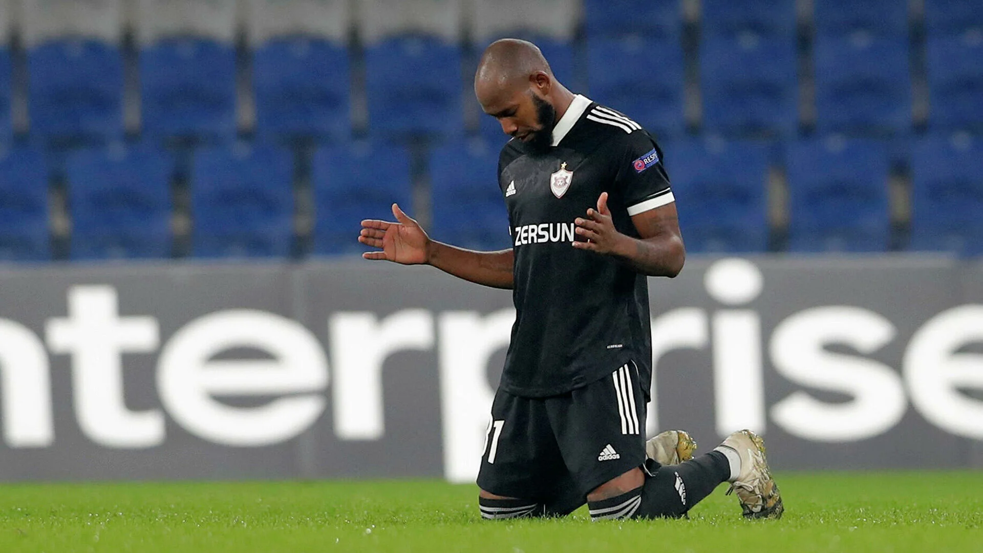 UEFA "Qarabağ"ın müdafiəçisini fərqləndirdi 