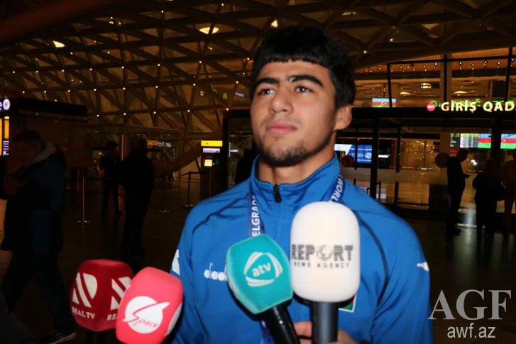 Dünya çempionatında üç medal qazanan "klassiklər"imiz Bakıya döndü 