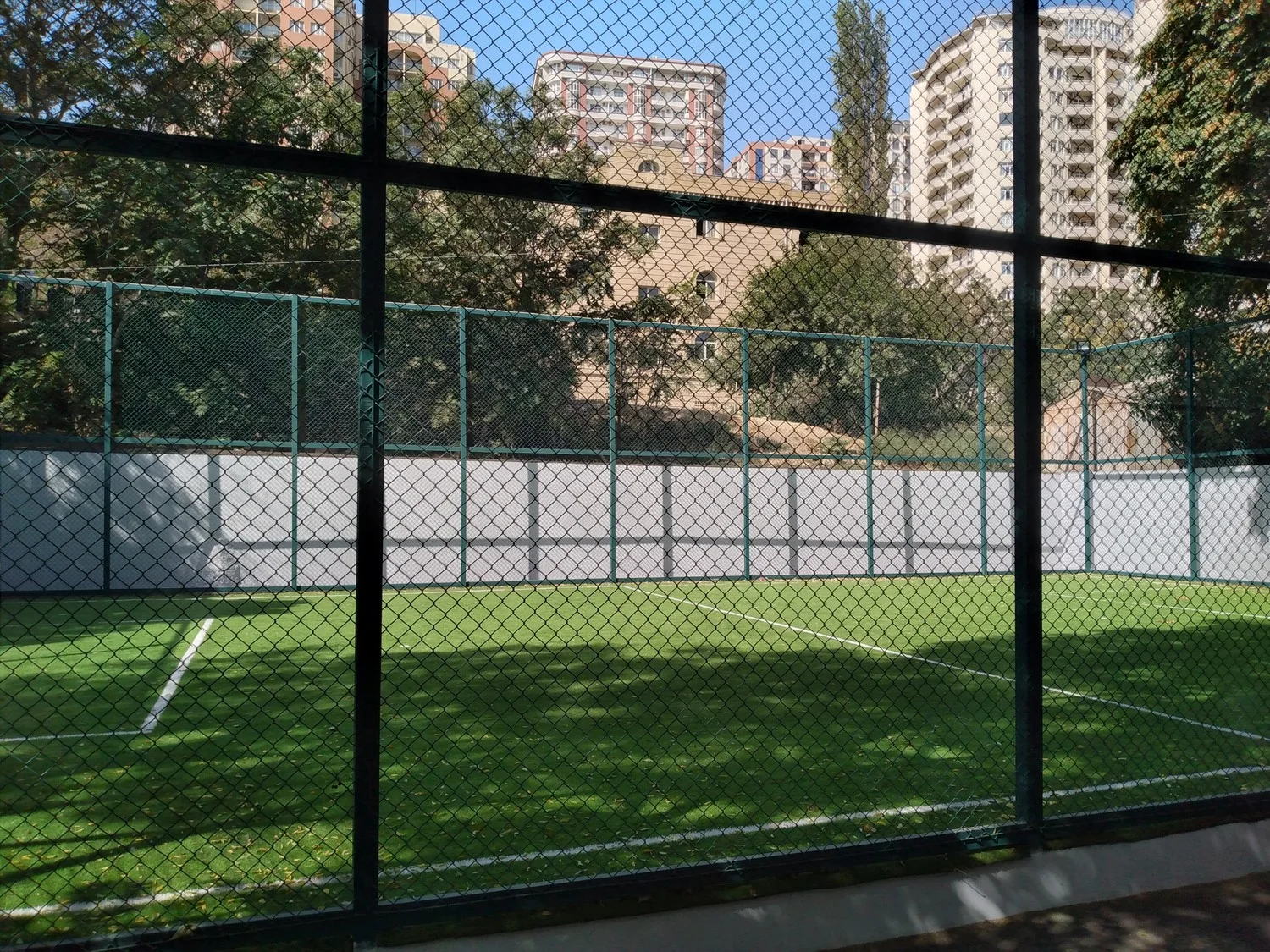 Millət vəkili Yasamalda daha bir meydança saldırdı - FOTO 