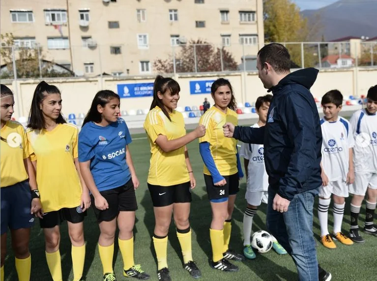 Şəkidə süni örtüklü meydança istifadəyə verildi 