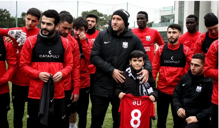 Şəhid övladı “Neftçi”nin qonağı oldu 