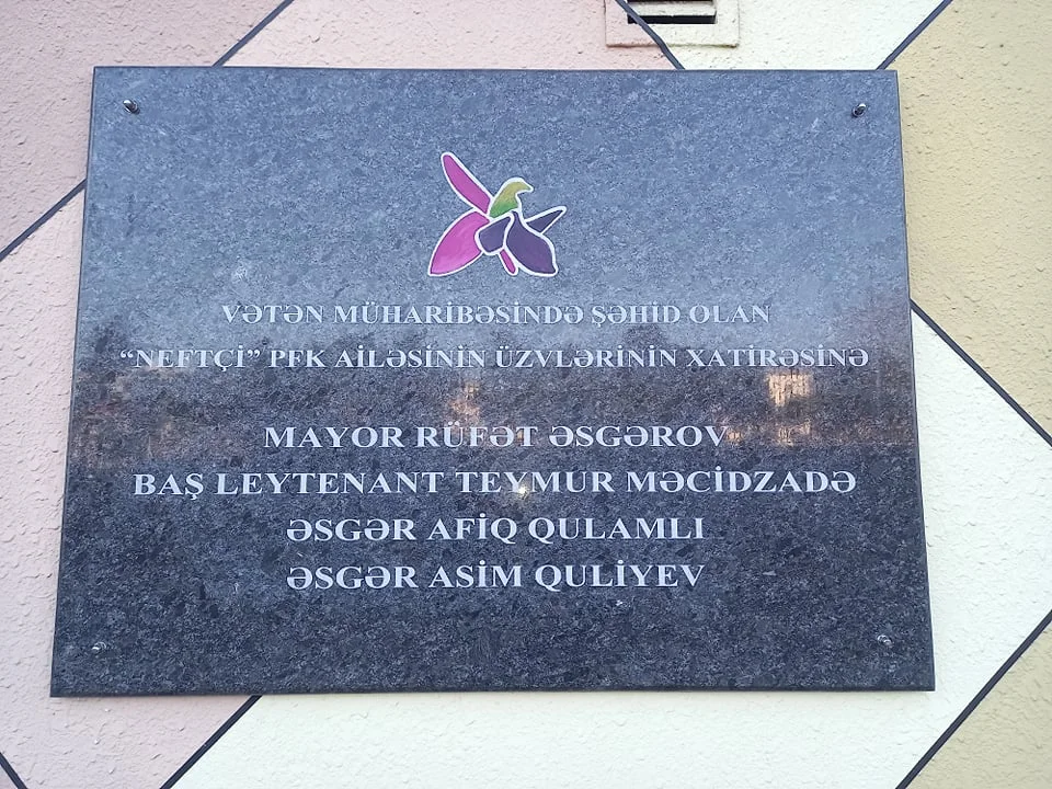 "Qorxma, azarkeşlər yeməyəcək onu!" - OYUNDANKƏNAR 