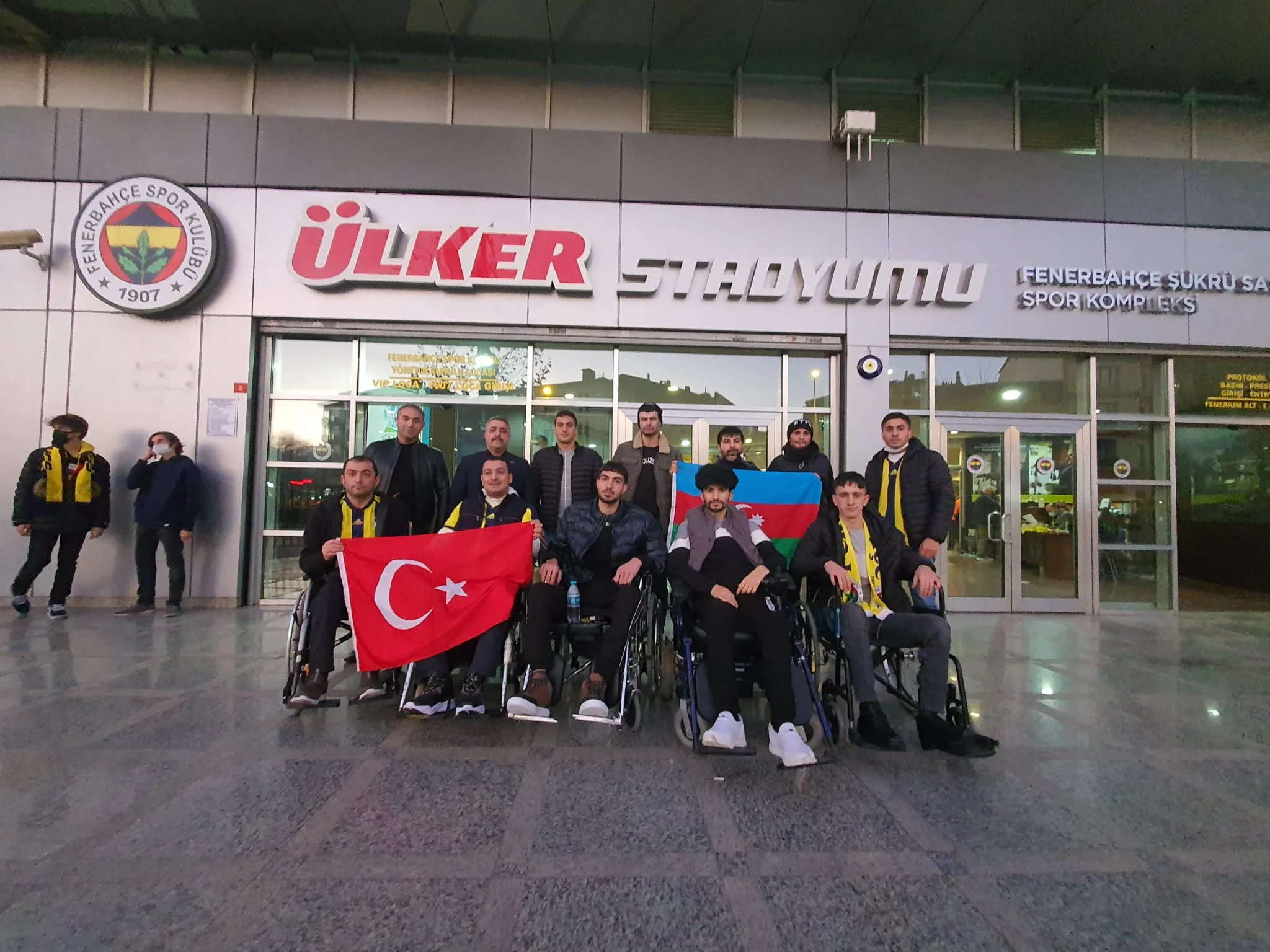 TADEF-dən təşəbbüs: Türkiyədə müalicə alan qazilərimiz matçı tribunadan izlədilər - FOTOLAR 