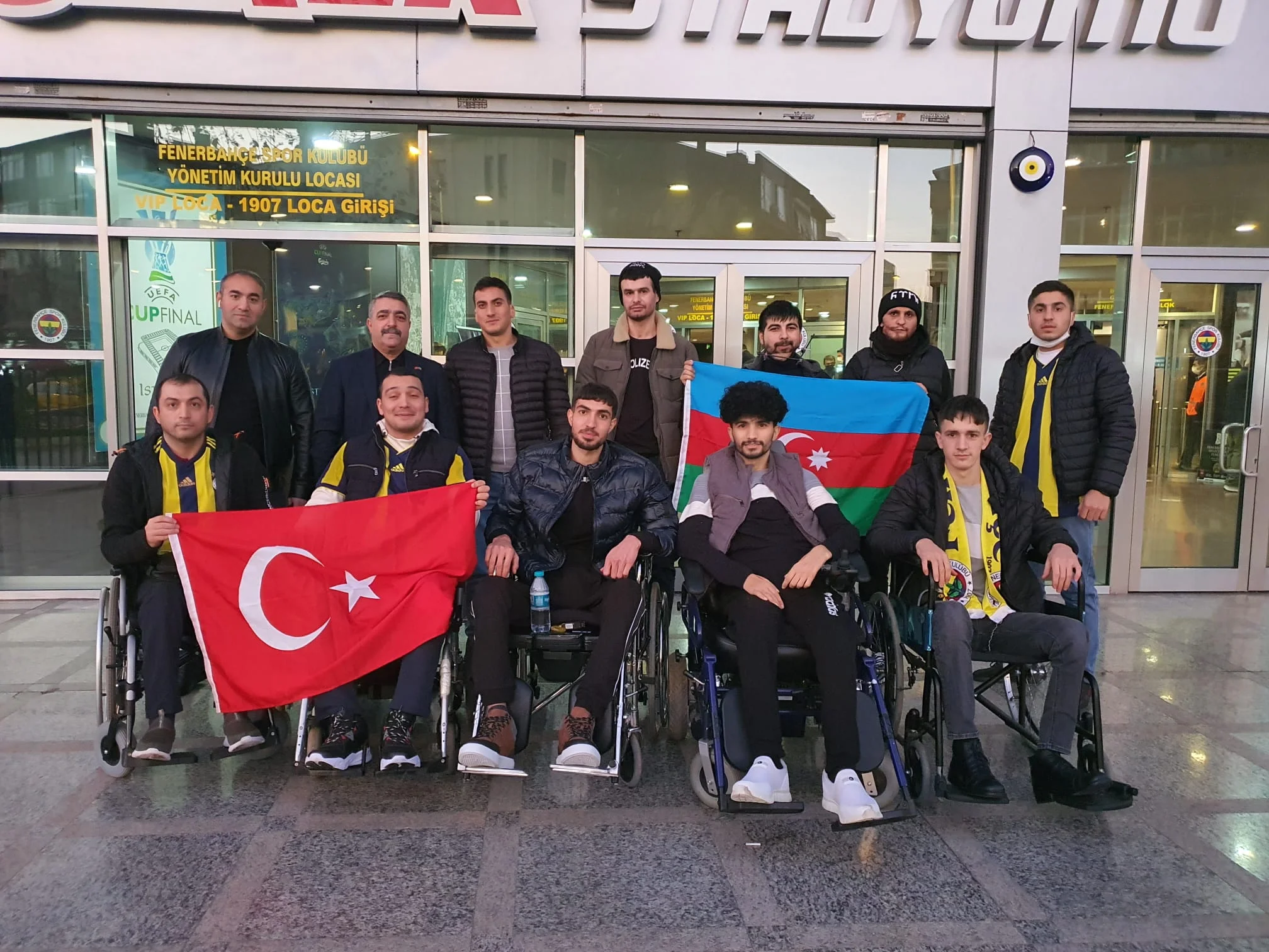 TADEF-dən təşəbbüs: Türkiyədə müalicə alan qazilərimiz matçı tribunadan izlədilər - FOTOLAR 