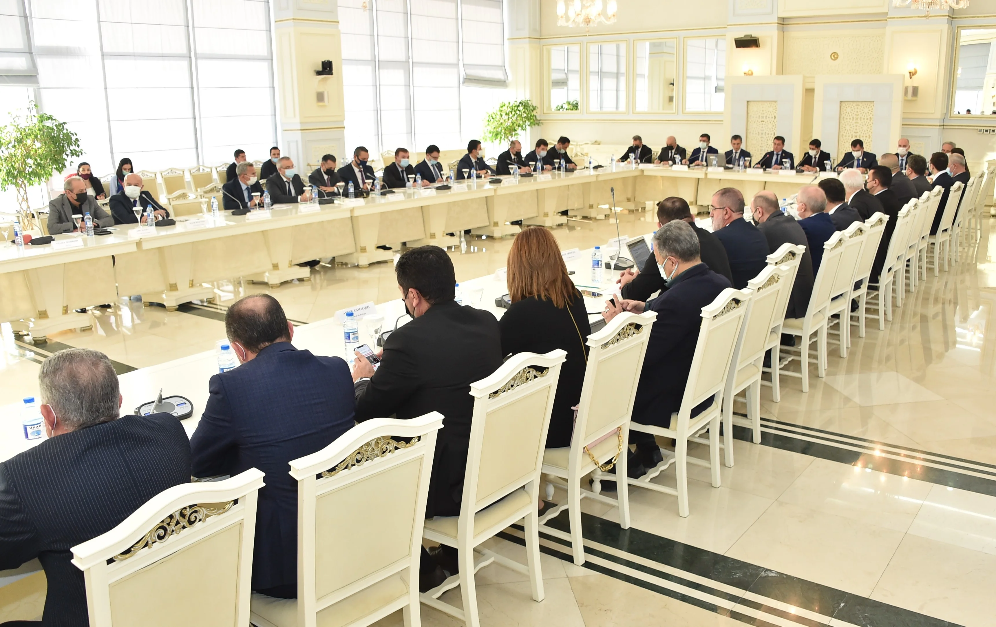 "Media haqqında" qanun layihəsi parlamentdə müzakirəyə çıxarıldı 