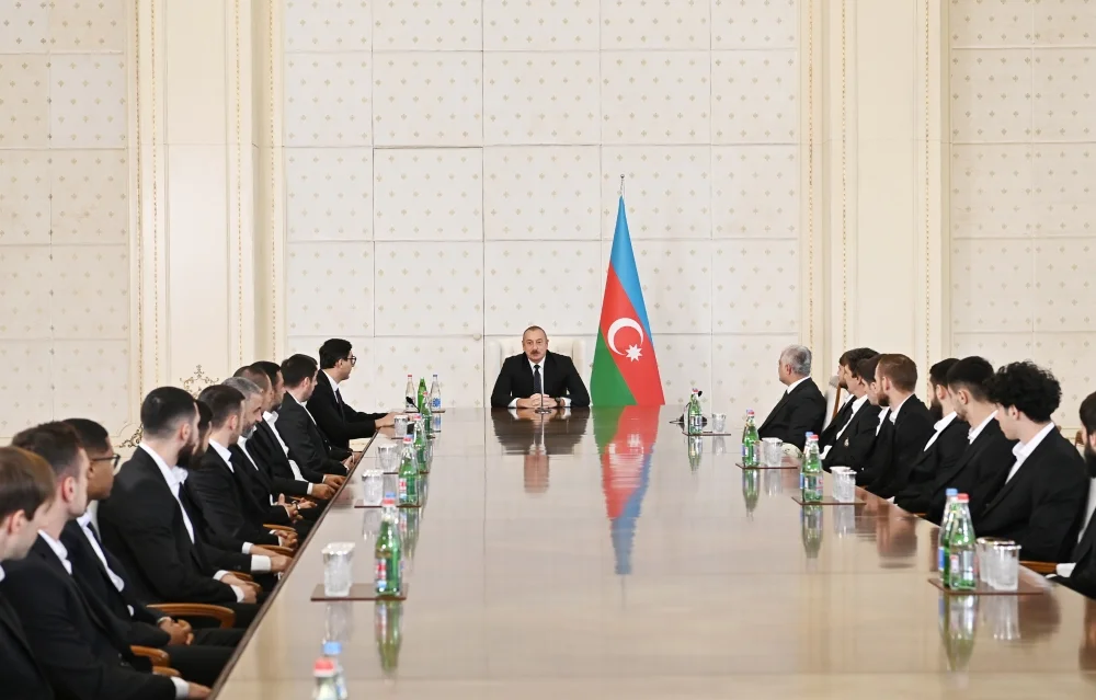 Prezident "Qarabağ"ın üzvləri ilə görüşdü - FOTOLAR 