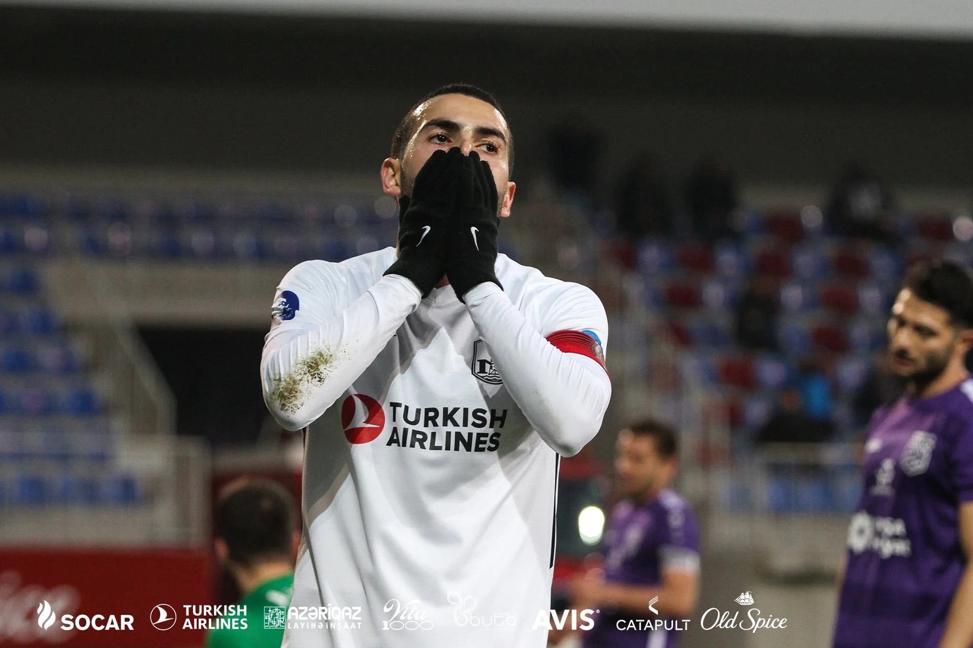 Premyer Liqamızda gözdən qaçmayanlar - İlk dövrə fotolarda 