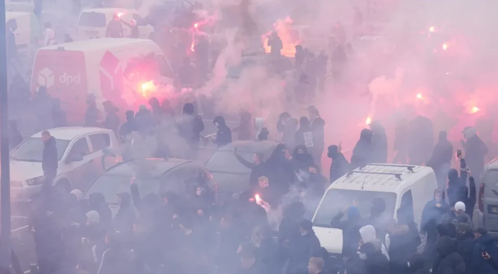 Hollandiyada iğtişaş: "Ayaks" azarkeşlərin hücumundan necə yayındı? 