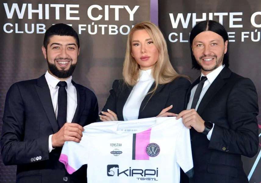 Model Azərbaycanda futbol klubunun başına gətirildi - FOTOLAR 